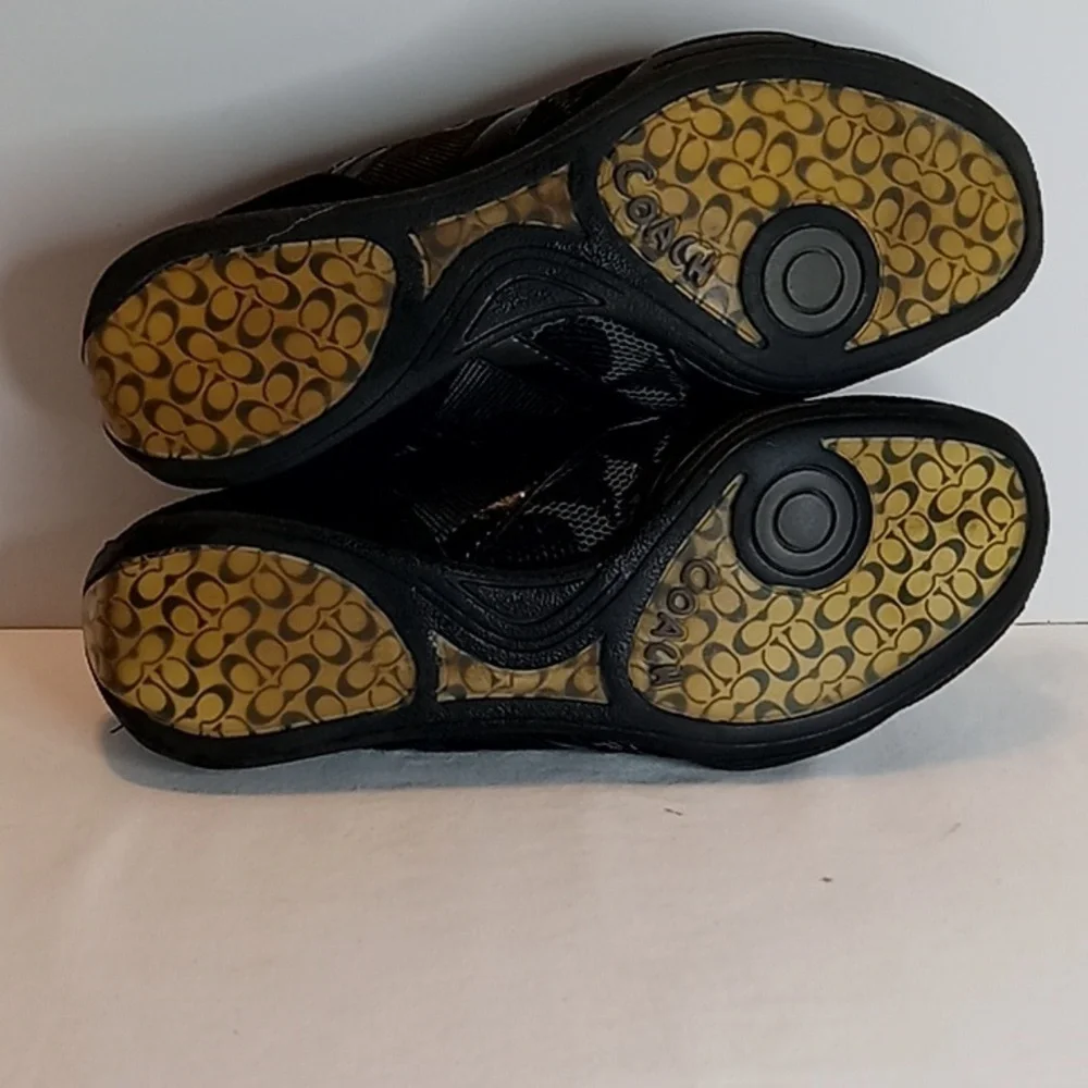 COACH BLACK JENNEY STYLE SIZE 6M GENTLY PRELOVED / FLAW ON INNER HEEL